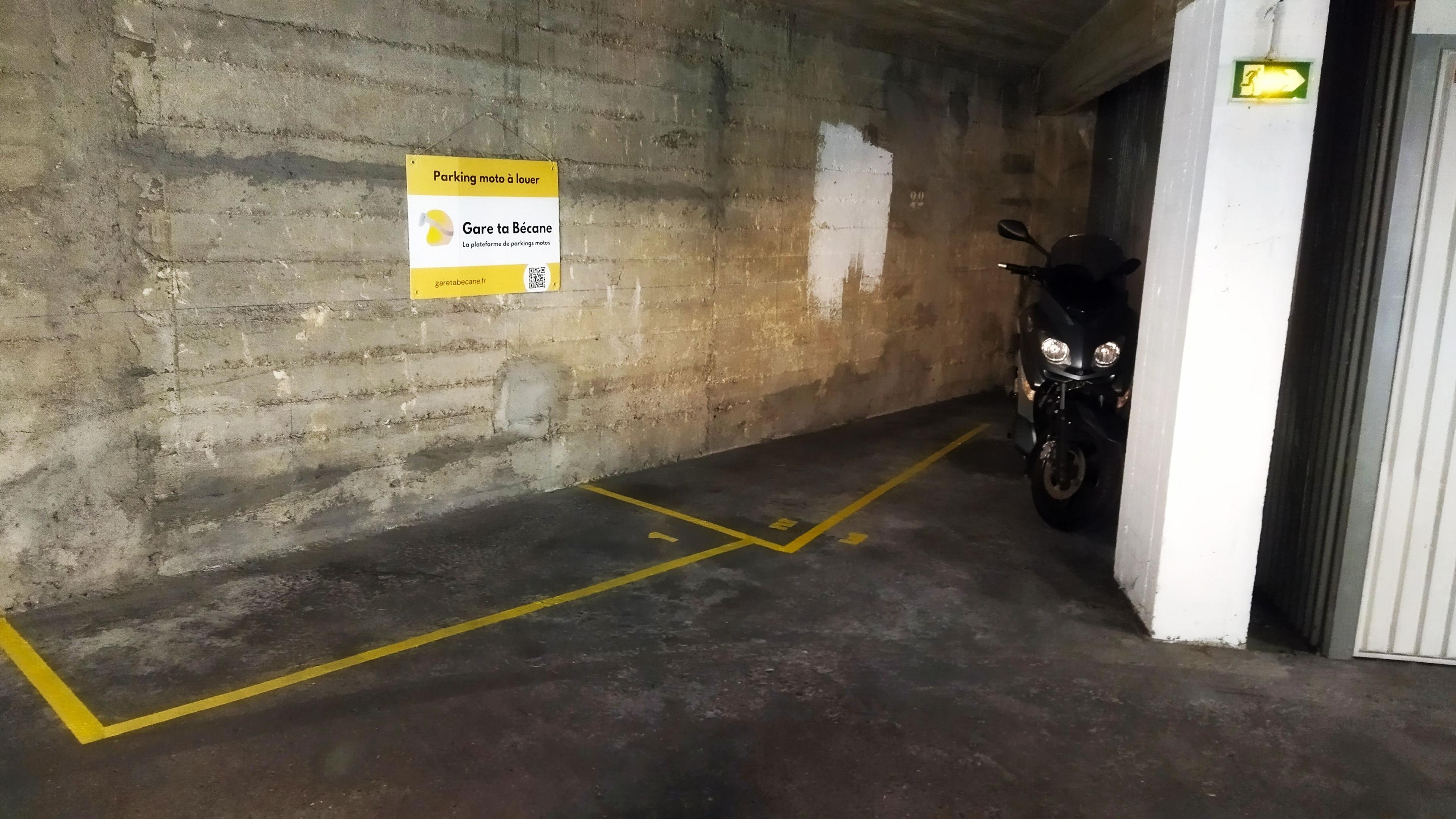 Place de parking divisé par Gare ta Bécane