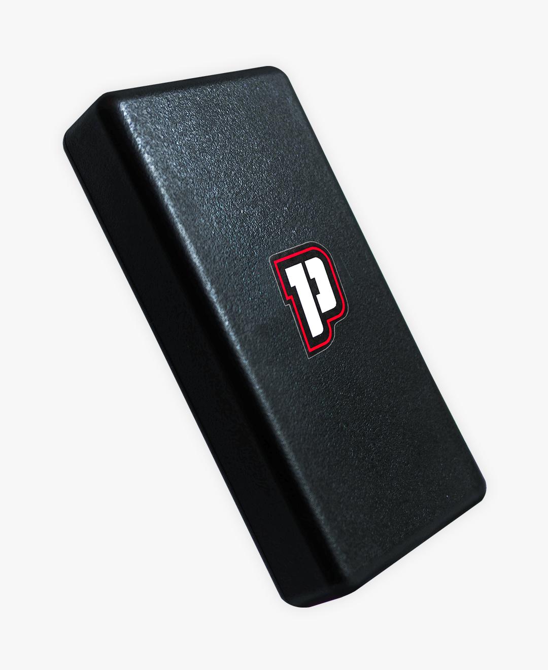 Traceur GPS Pégase installé sur un véhicule, dans un contexte de fin progressive de la 2G en France