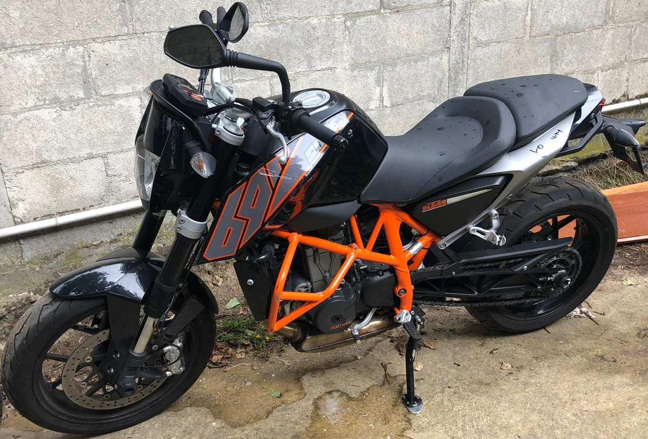 KTM 690 Duke black and orange