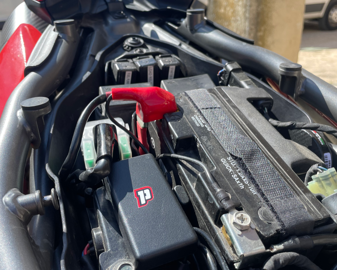 Installation du Pégase sous la selle passager